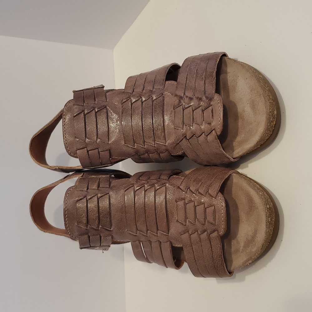 Taos Women's Tradition Wedge Sandal In Dark Taupe Leather Size 7-7.5 - Picture 2 of 10